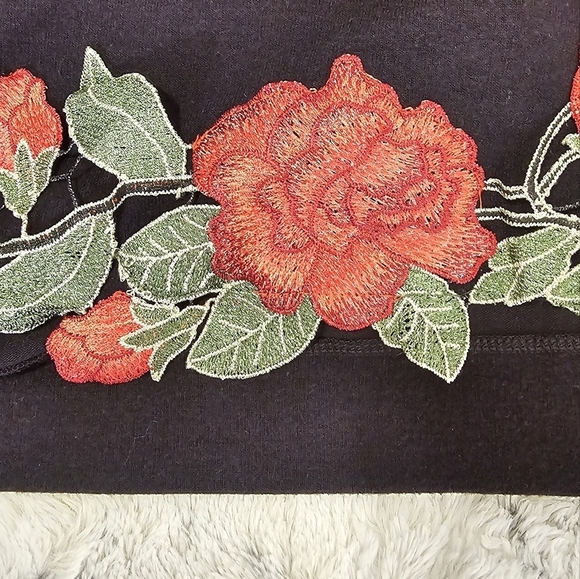 Altar'd State Embroidered Rose Stretchy Sweater Scoop Neck L - Picture 5 of 8